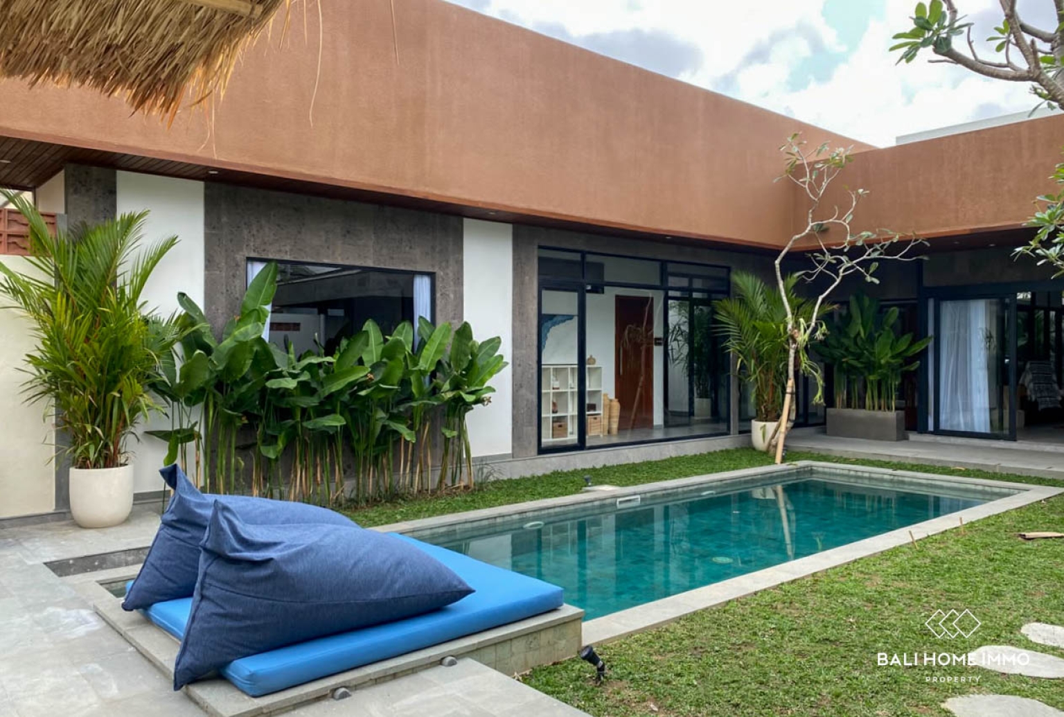BRAND NEW MODERN 4 BEDROOM VILLA FOR RENT IN TUMBAK BAYUH