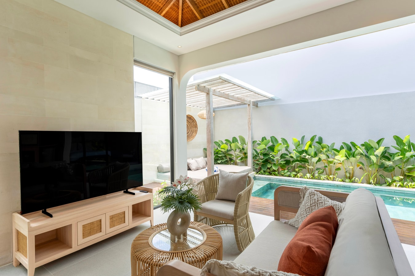 Deneva 4 - Private Pool Villa, Near Berawa Beach in Canggu, Bali — image 3