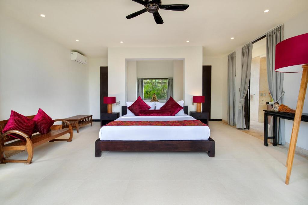 Lavish Hilltop Escape Private Villa in Jimbaran — image 4