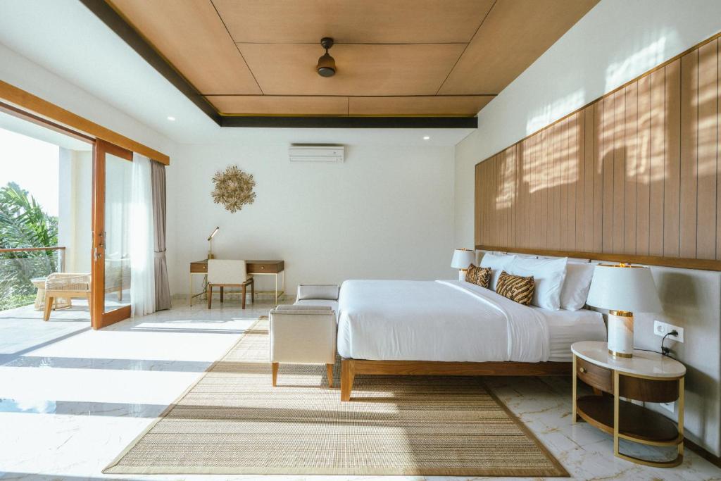 Spacious Tropical Estate 5 Bedroom Private Villa in Canggu — image 8