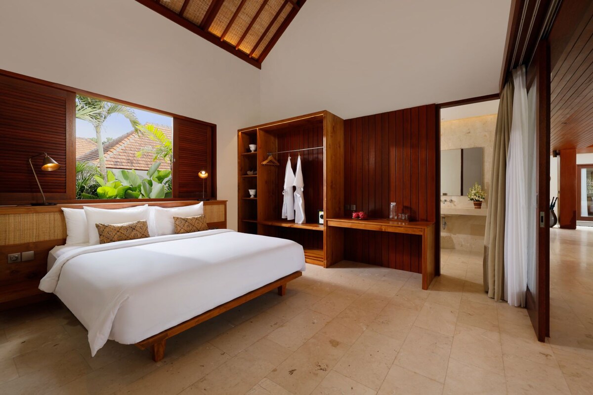 Secluded Coastal Hideaway 3 Bedroom Private Villa in Tabanan — image 1