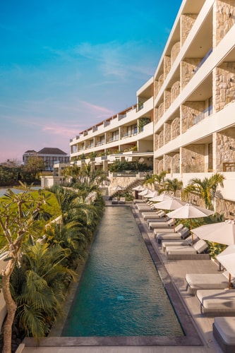 Canggu Serene 2BR Penthouse, Scenic Balcony & Pool in Canggu, Bali — image 18