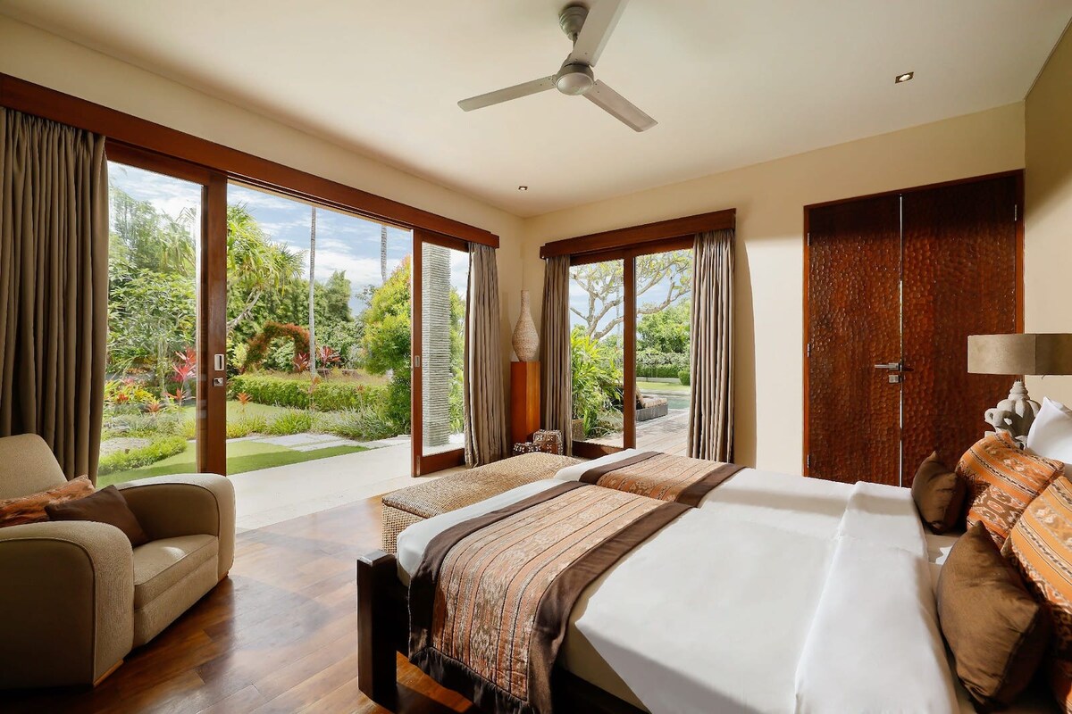 Grand Coastal Estate 6 Bedroom Private Villa in Jimbaran — image 2