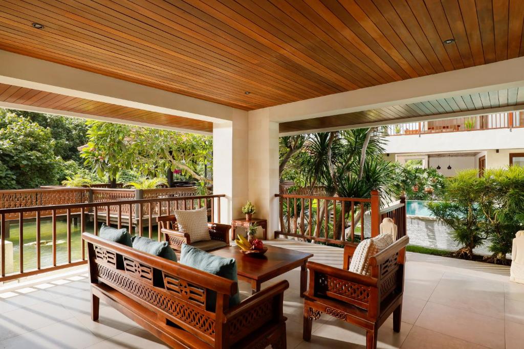 Vibrant Poolside Energy 6 Bedroom Private Villa in Canggu — image 9