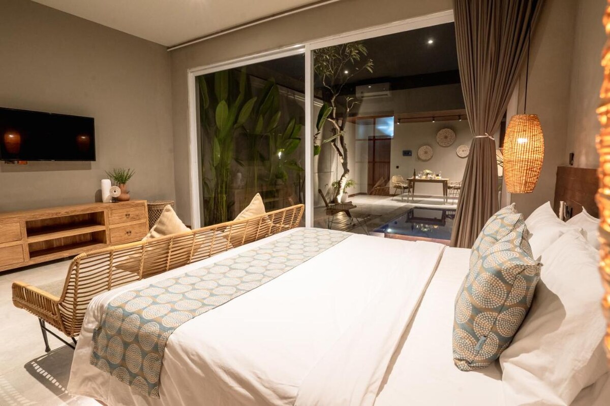 Simple Minimalist Calm 1 Bedroom Private Villa in Canggu — image 1