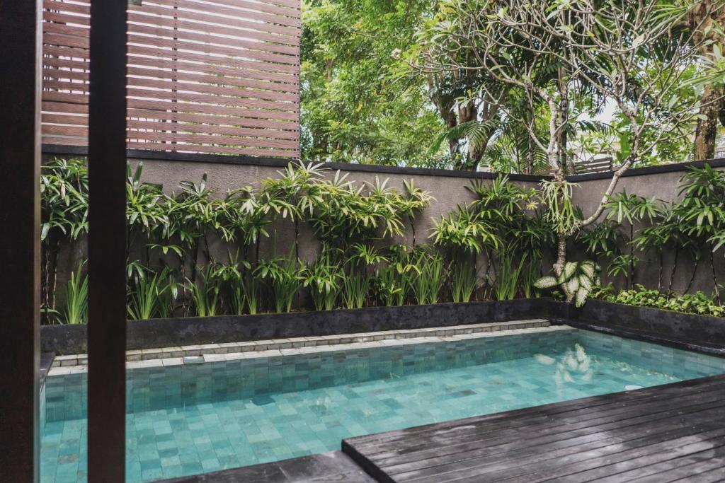 Poolside Balcony Retreat 2 Bedroom Private Villa in Canggu — image 8