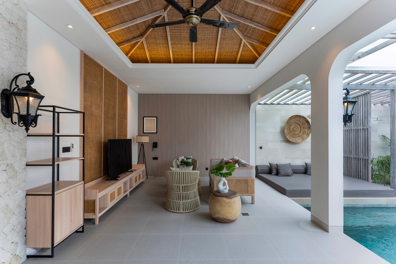 Deneva 9 - Pool Villa, Near Cafes & Berawa Beach in Canggu, Bali — image 3