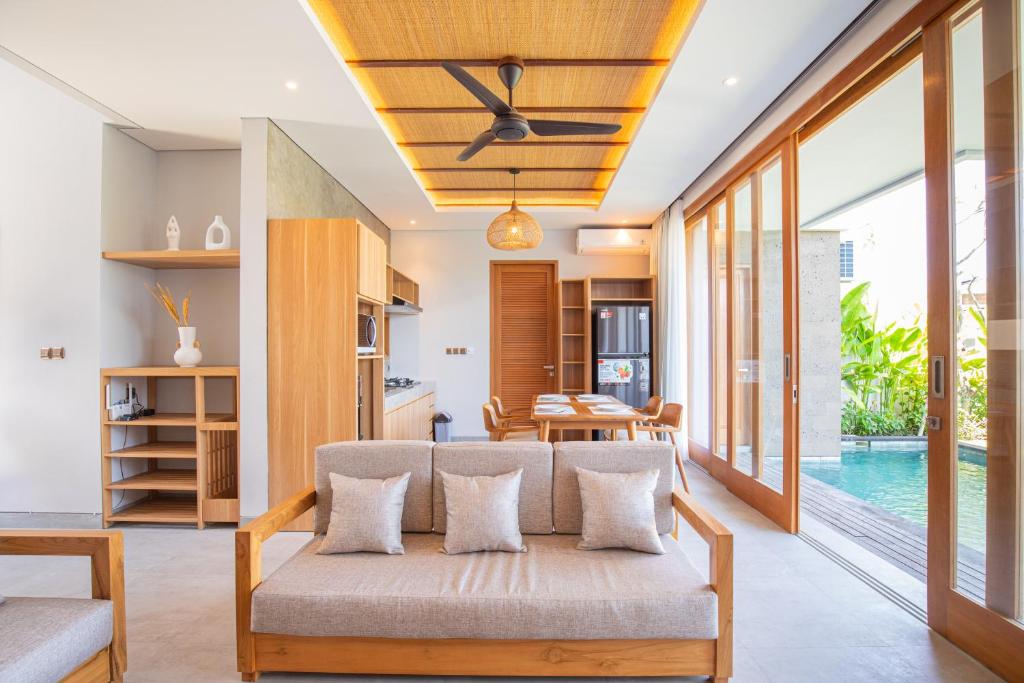 Rice Field Sanctuary 2 Bedroom Private Villa in Canggu — image 6