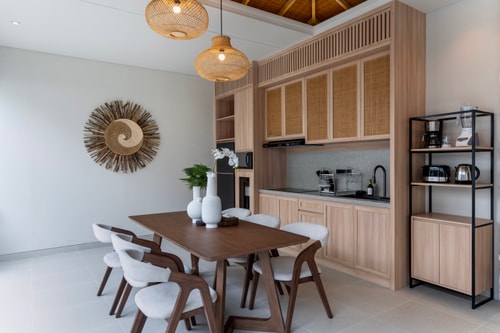 Deneva 9 - Pool Villa, Near Cafes & Berawa Beach in Canggu, Bali — image 4