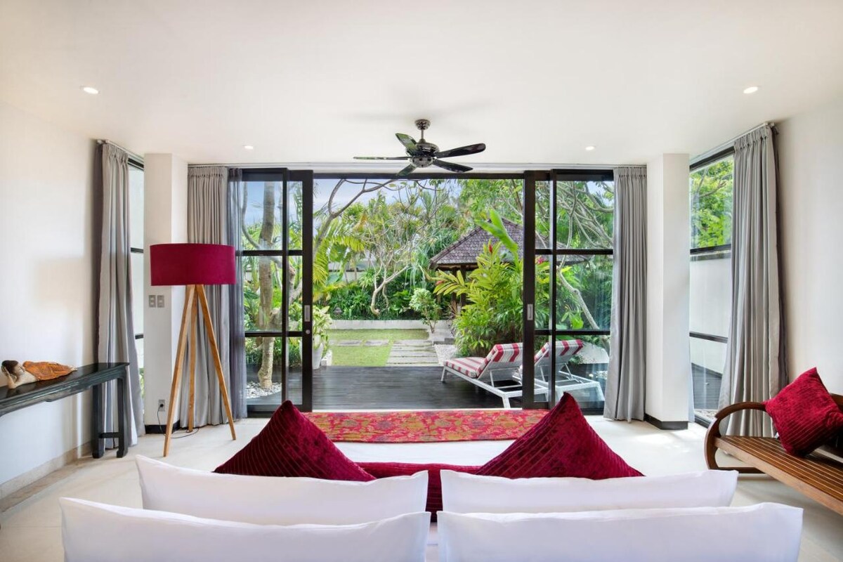 Panoramic Ocean Crown 10 Bedroom Private Villa in Jimbaran — image 3