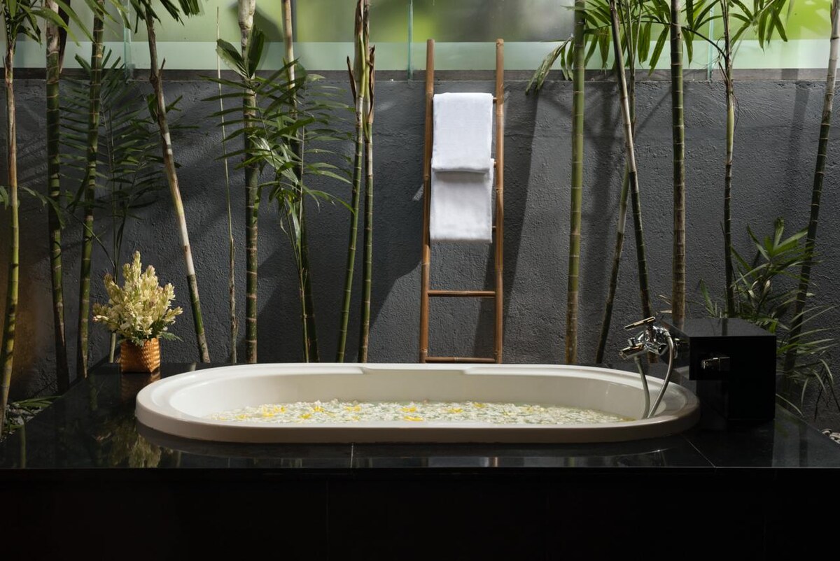 Luxe Surf Retreat 3 Bedroom Private Villa in Canggu — image 5
