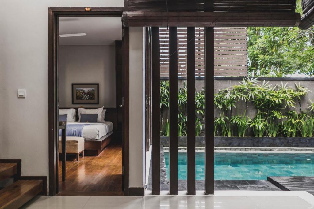 Poolside Balcony Retreat 2 Bedroom Private Villa in Canggu — image 5