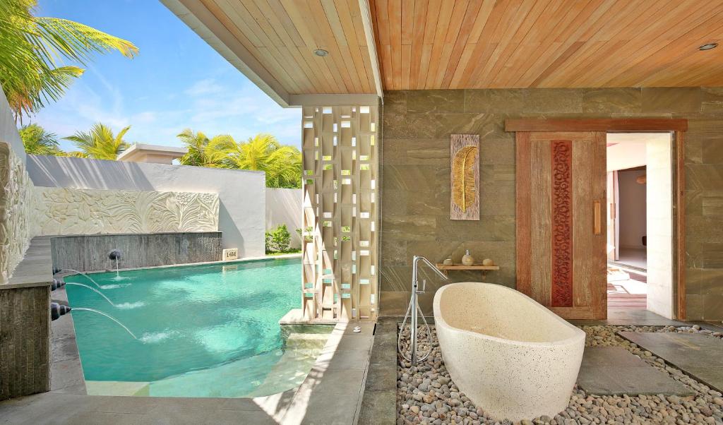 Tropical Luxe Hideaway 1 Bedroom Private Villa in Jimbaran — image 9