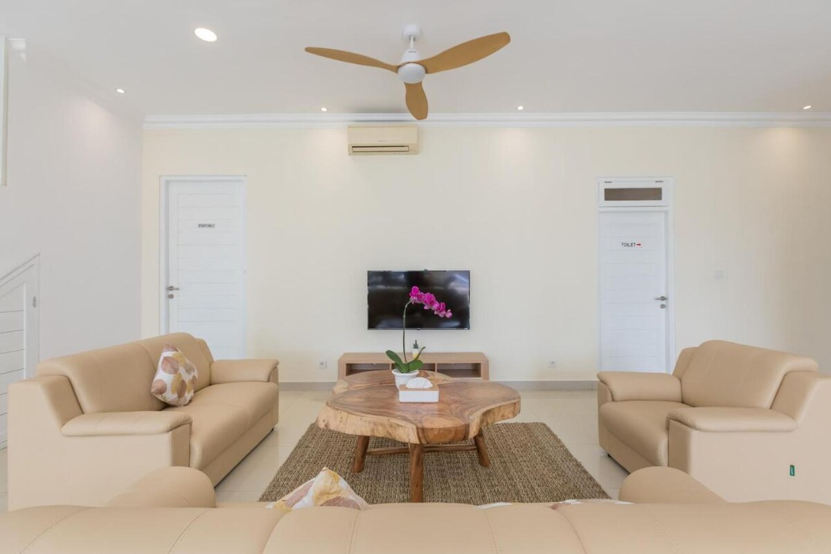 Spacious Modern Retreat 3 Bedroom Private Villa in Jimbaran