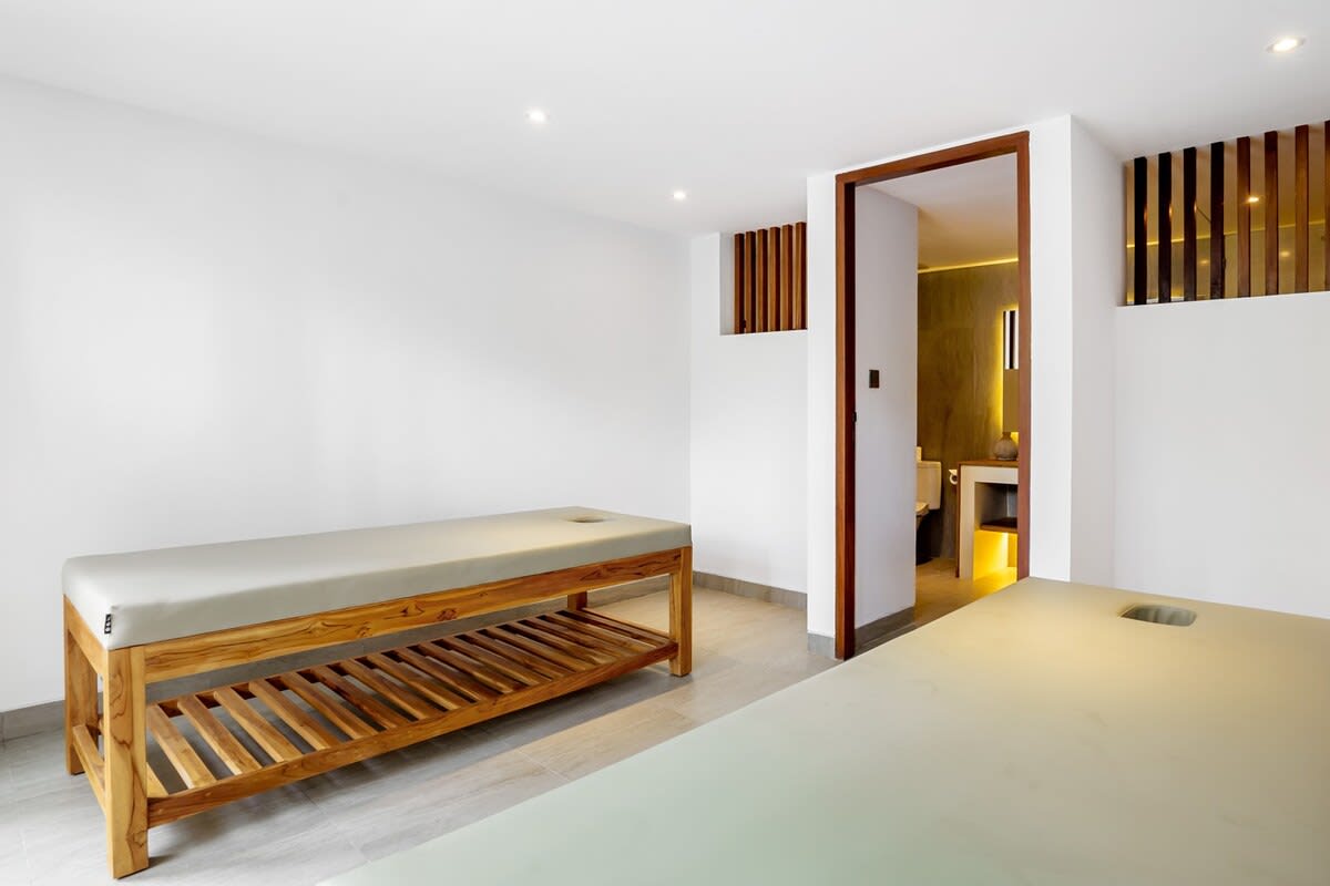 Infinity-Pool Villa · 6BR · Ubud — 6BR Villa Rental in Ubud — image 12
