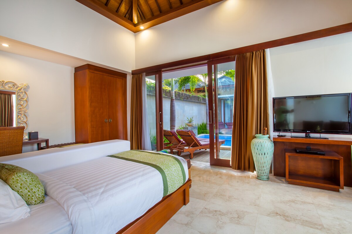 Tropical Balinese Retreat 2 Bedroom Private Villa in Jimbaran — image 1