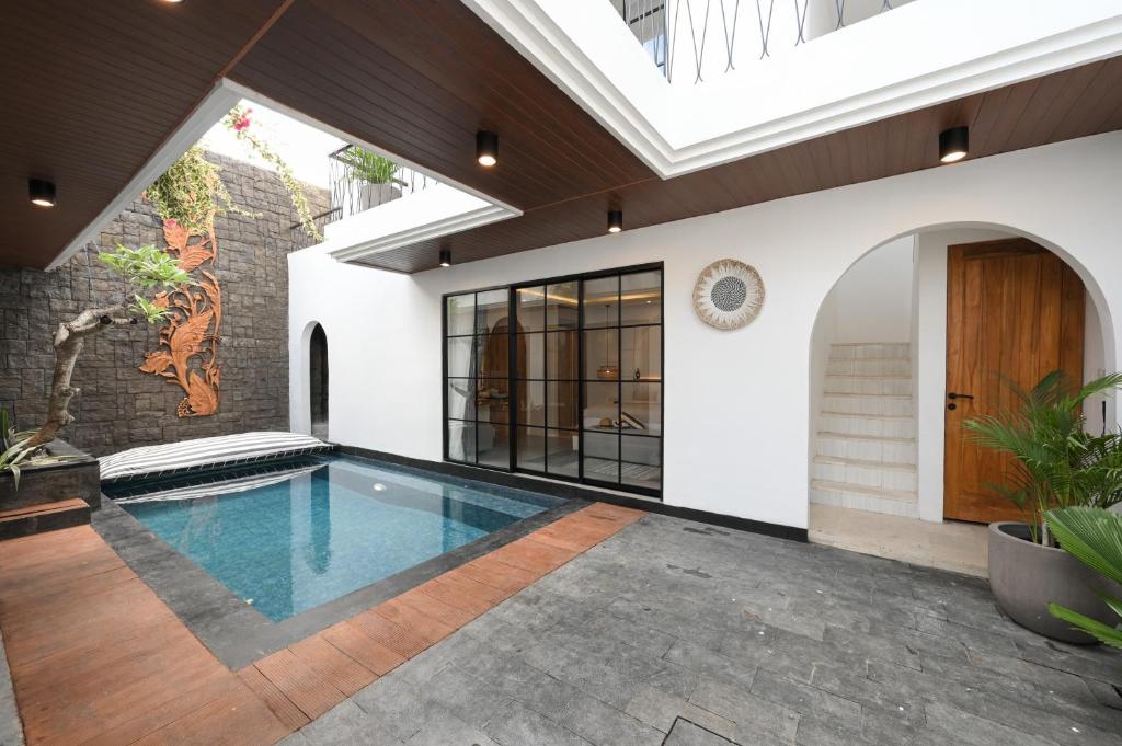 Beachside Surf Retreat 2 Bedroom Private Villa in Canggu