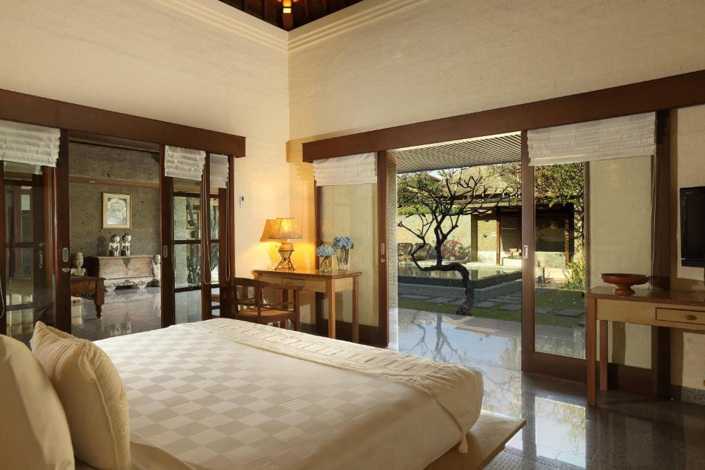 Royal Coastal Retreat 2 Bedroom Private Villa in Jimbaran — image 2