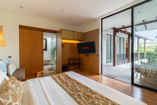 Nivassa - 3BR Villa with Pool, Near Berawa Beach in Canggu, Bali — image 6