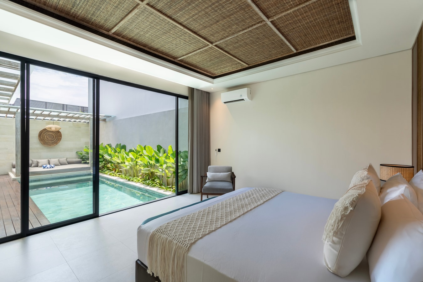 Deneva 5 - Pool & Bathtub Villa, Near Beaches in Canggu, Bali — image 7