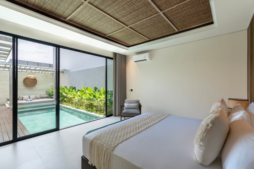 Deneva 5 - Pool & Bathtub Villa, Near Beaches in Canggu, Bali — image 6