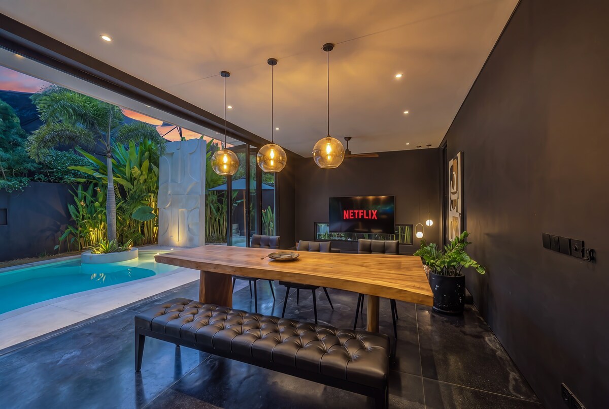 Bold x Gold — 3BR Villa Rental in Uluwatu — image 2