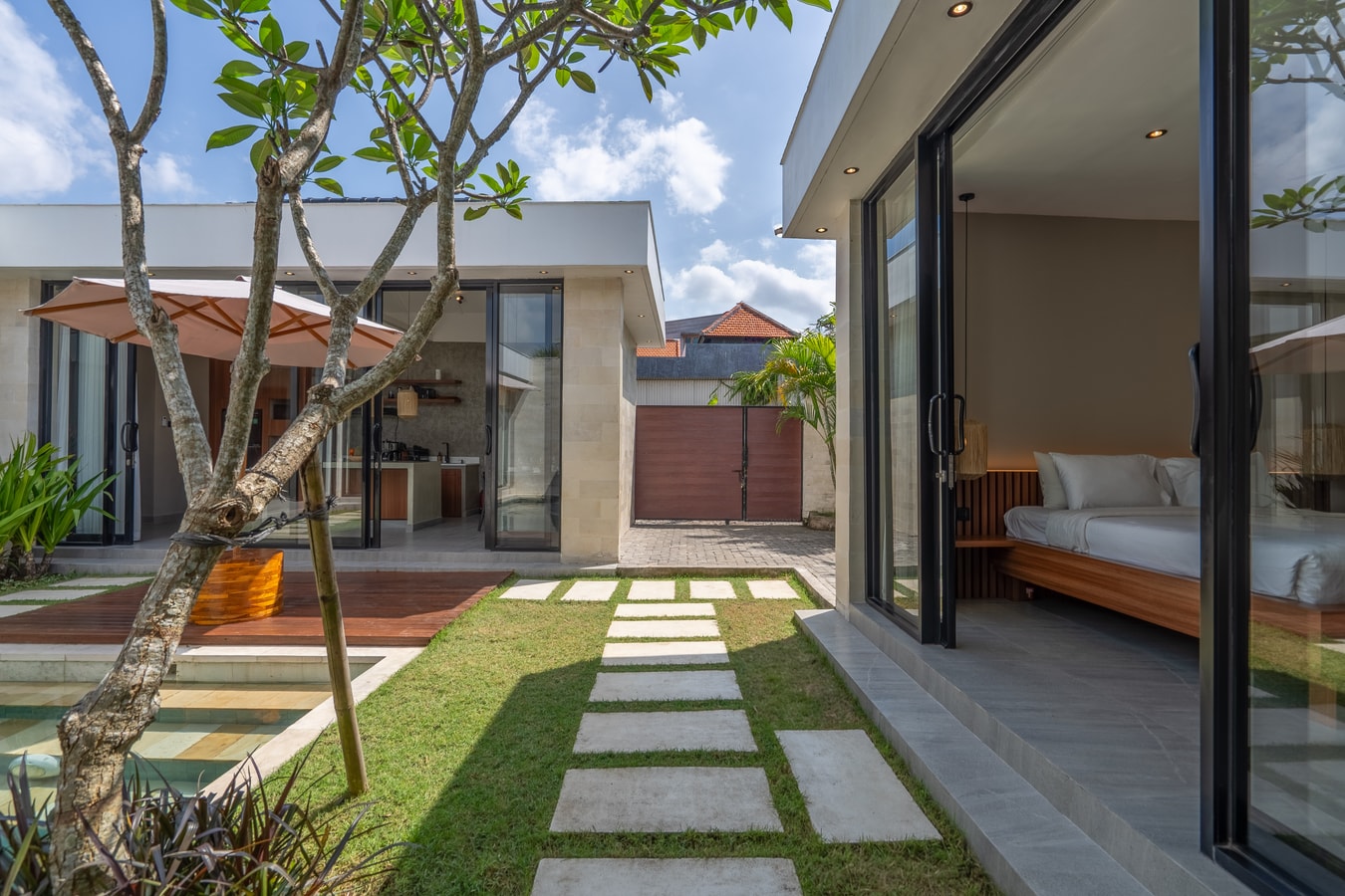Solencia - 3BR Designer Villa with Pool & Bathtub in Jimbaran, Bali — image 15