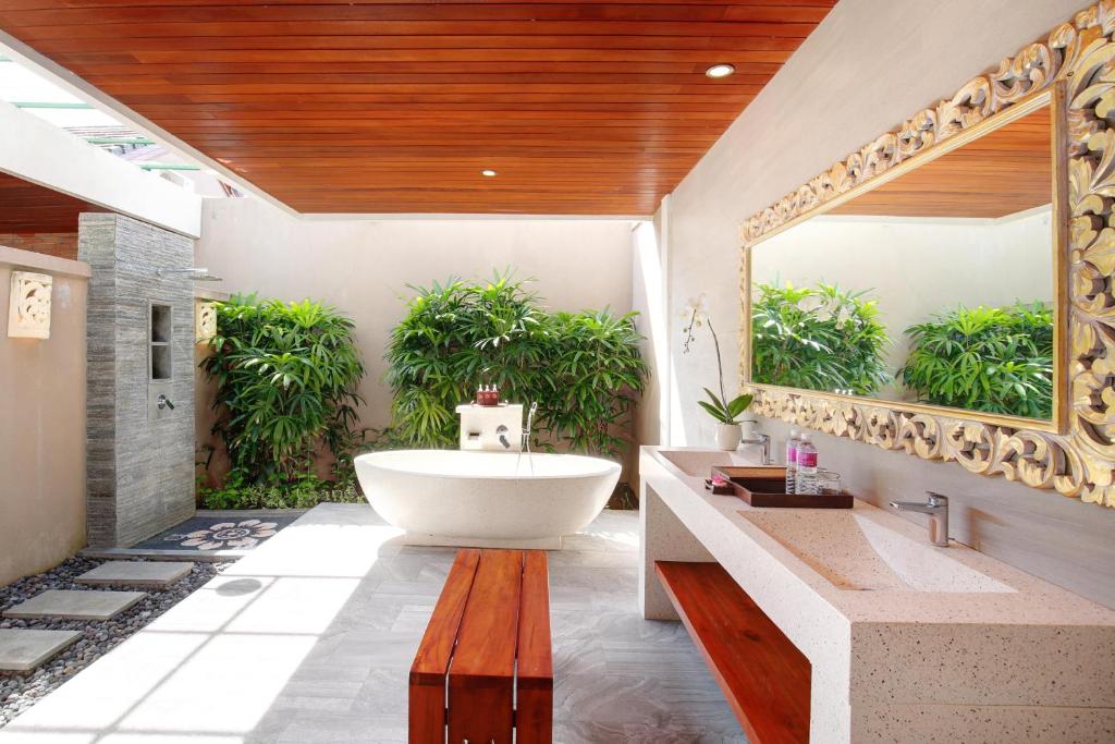 Tropical Hideaway Suite 2 Bedroom Private Villa in Jimbaran — image 9