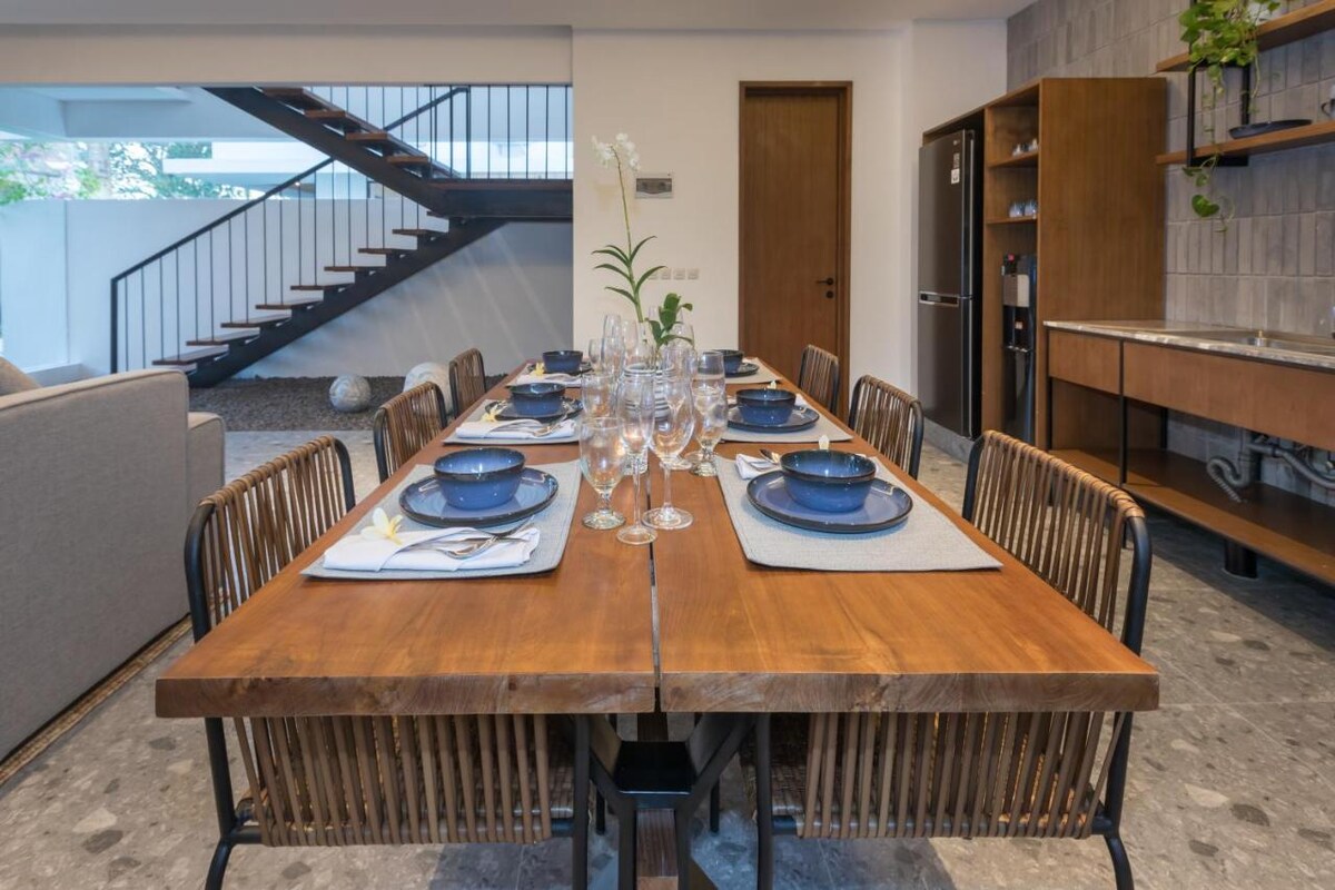 Grand Modern Sanctuary 5 Bedroom Private Villa in Canggu — image 8