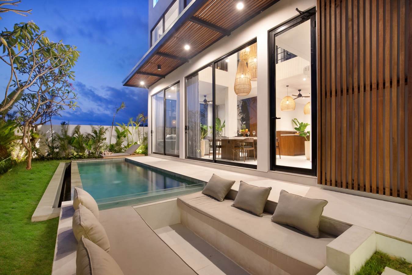 Artistic 4BR Coastal Villa w/ Infinity Pool & Sauna in Canggu, Bali — image 9