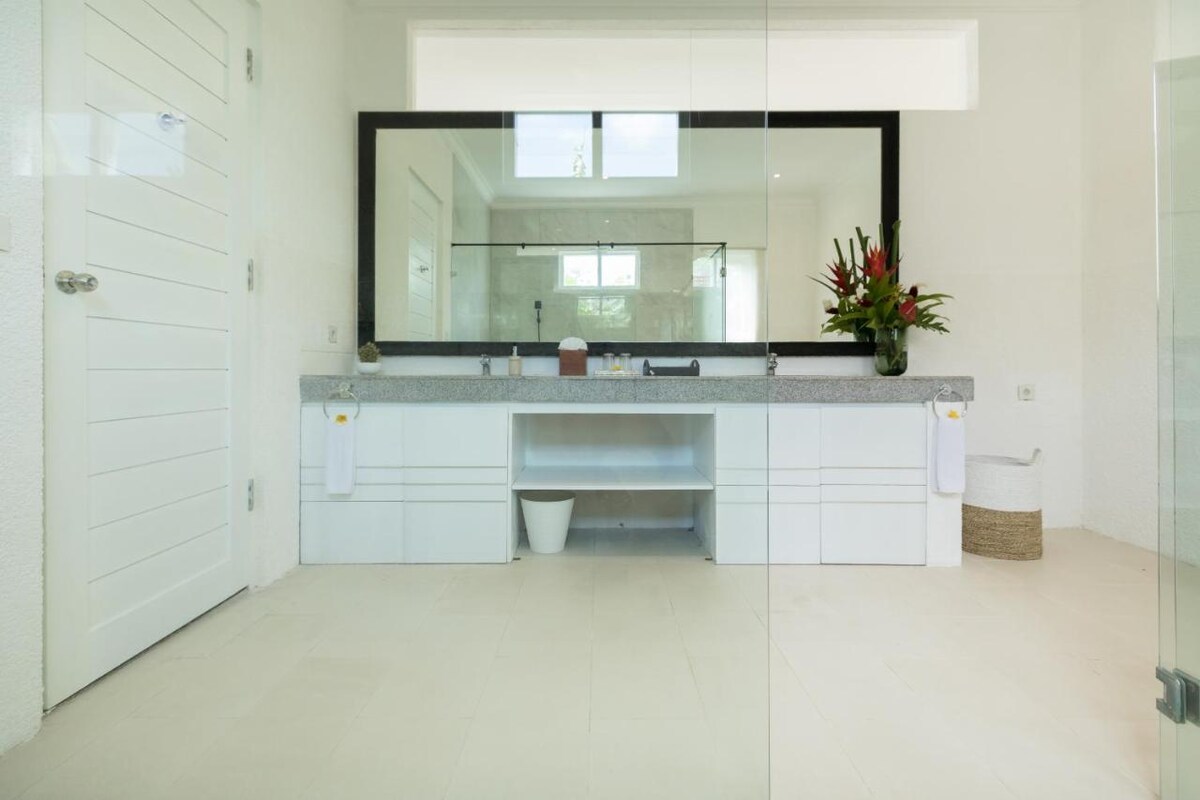 Spacious Modern Retreat 3 Bedroom Private Villa in Jimbaran — image 5