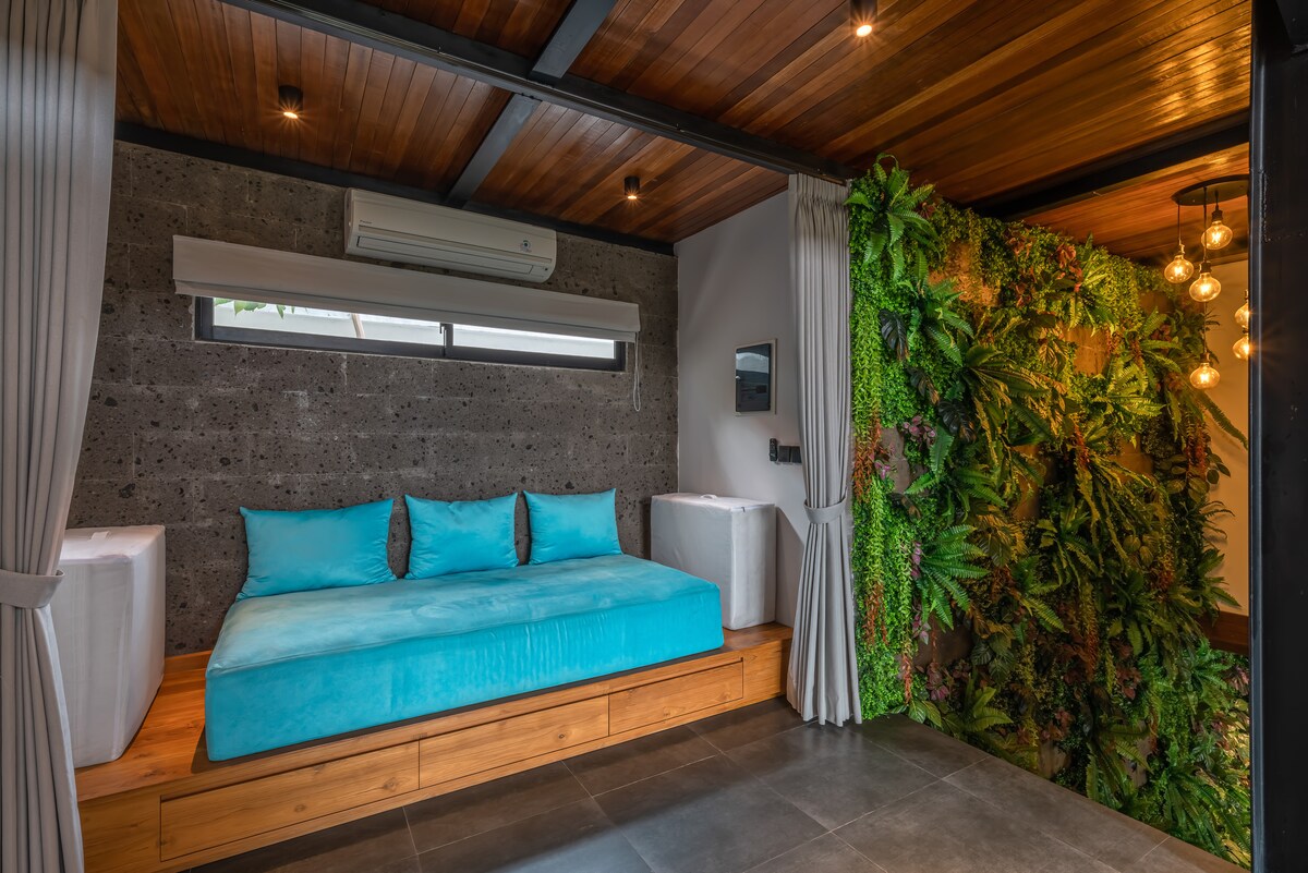 Yeh Gangga — 8BR Villa Rental in Pererenan — image 14