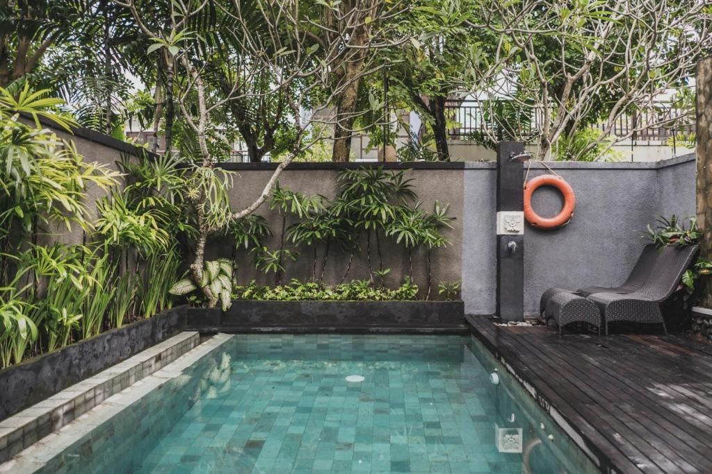 Poolside Balcony Retreat 2 Bedroom Private Villa in Canggu — image 7