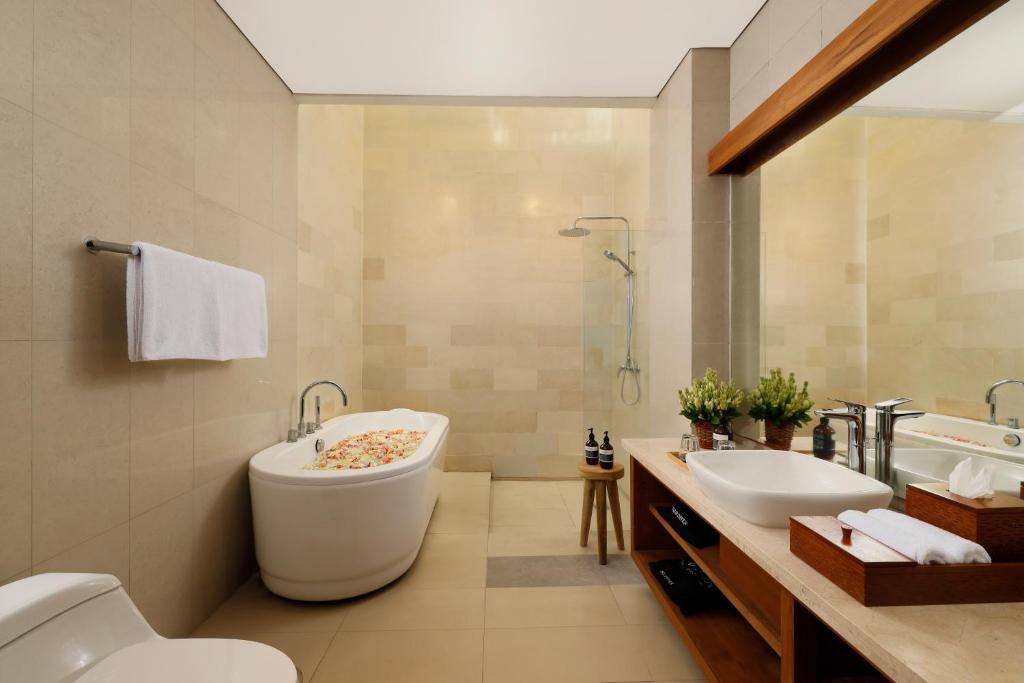 Vibrant Poolside Energy 6 Bedroom Private Villa in Canggu — image 11