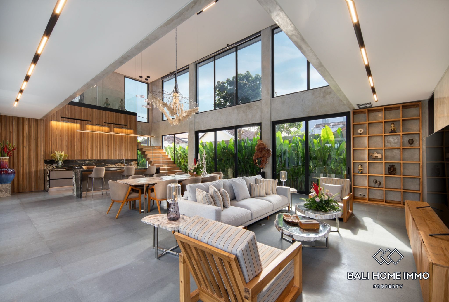 Luxury 4 Bedroom Family Villa for Rent in Umalas — image 2