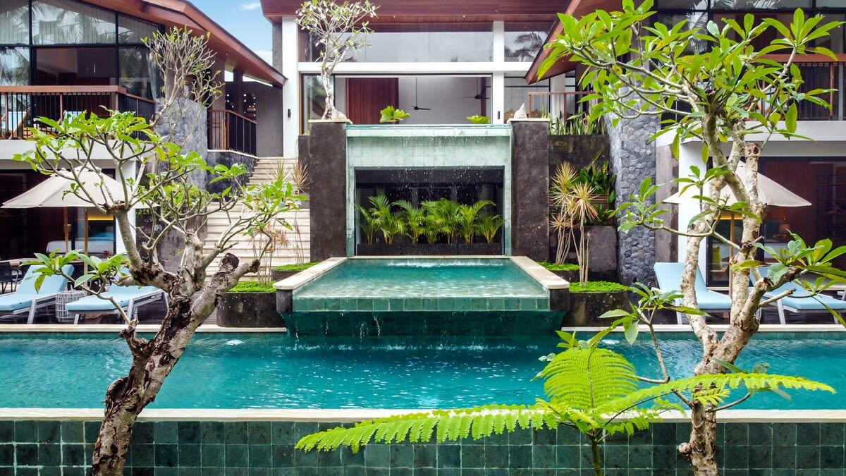 Infinity-Pool Villa · 6BR · Ubud — 6BR Villa Rental in Ubud — image 15