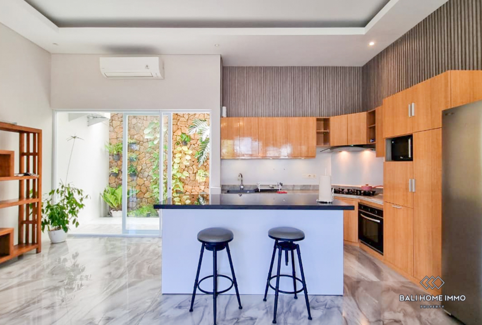 Newly Renovated 2 Bedroom Villa for Yearly Rental in Bali Umalas — image 6