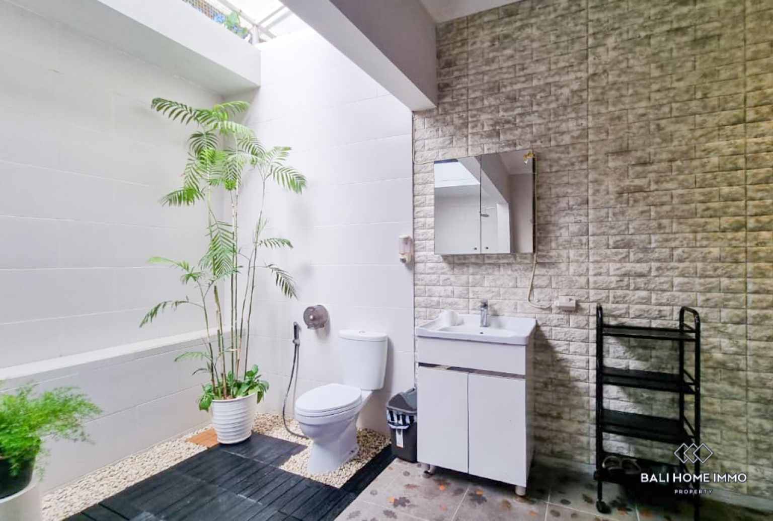 Newly Renovated 2 Bedroom Villa for Yearly Rental in Bali Umalas — image 15