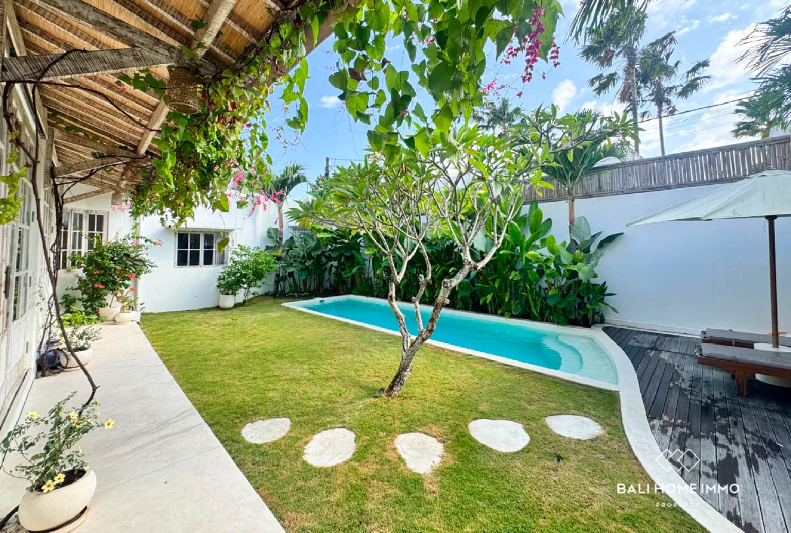 Private 4 Bedroom Tropical Retreat For Rent in Umalas