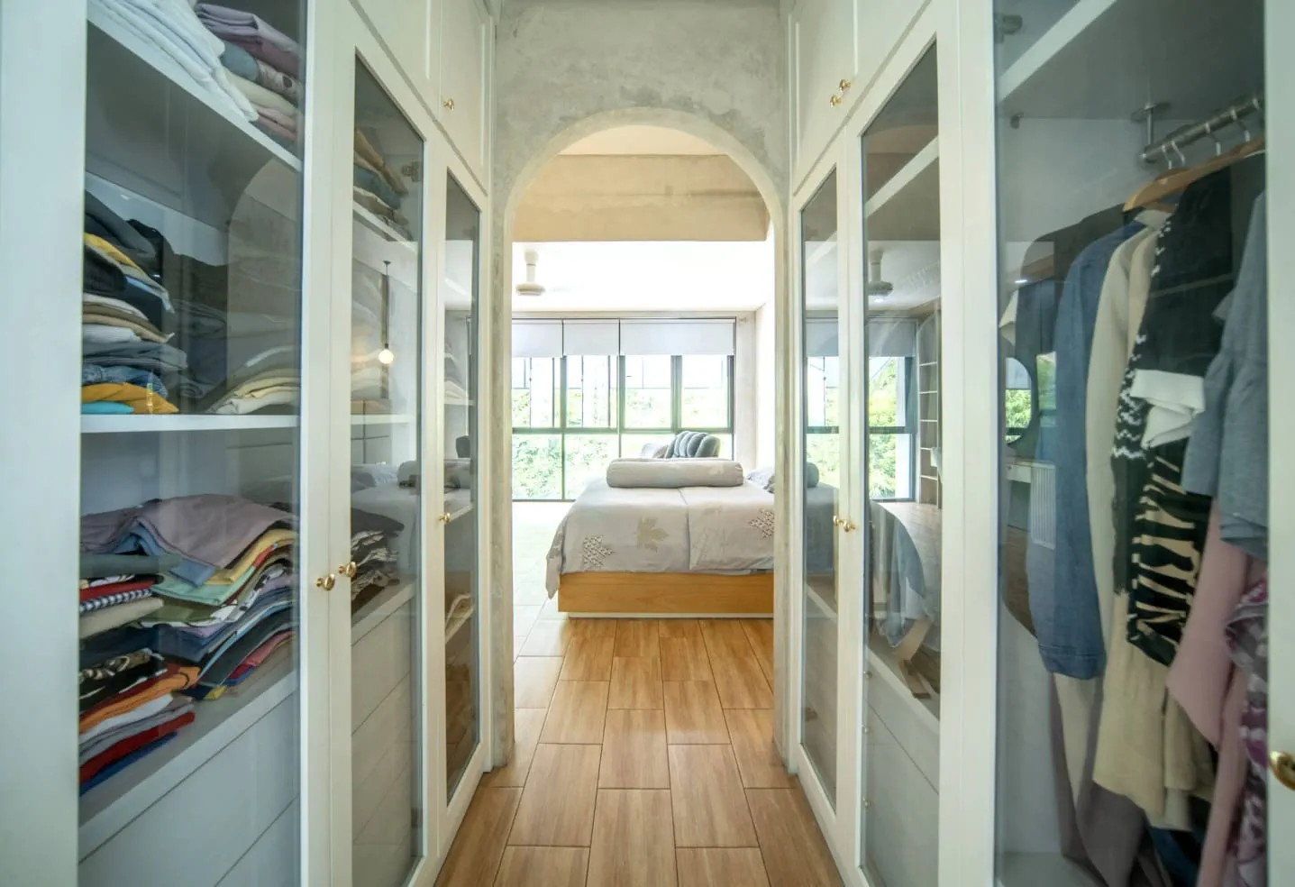 Luxury 3-Bedroom Villa with Stream View in Dalung, Bali — image 1