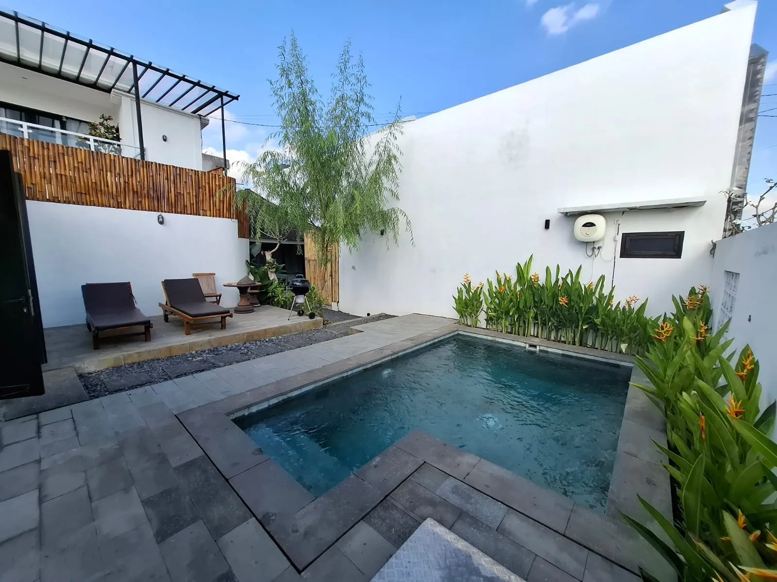 Modern Mezzanine Room in Traditional Balinese Village – Near Tanah Lot & Rice Fields — image 1