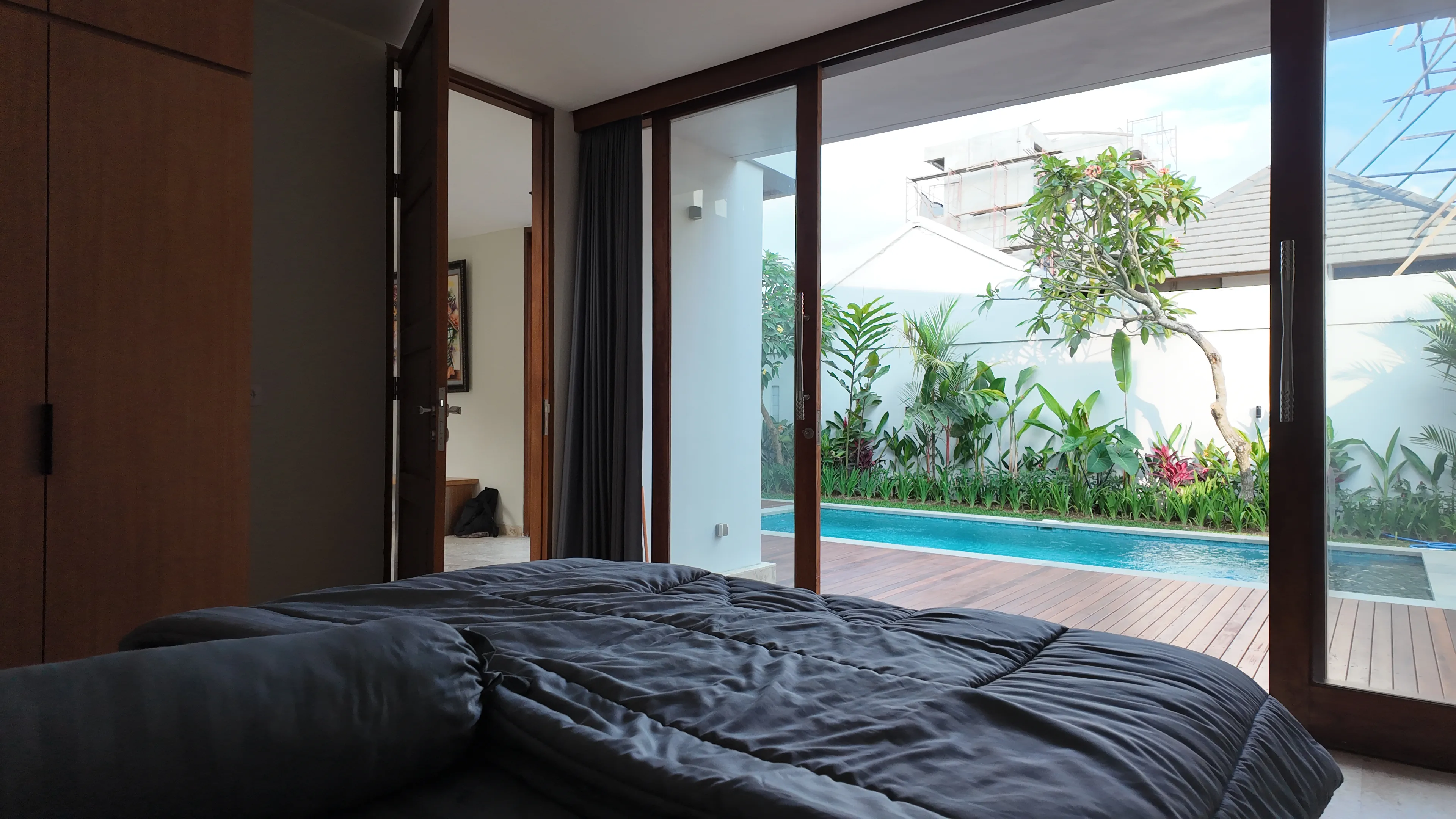 Elegant 3-Bedroom Villa with Pool, Jacuzzi & Garden for Rent in Tumbak Bayuh – Family & Pet Friendly — image 1