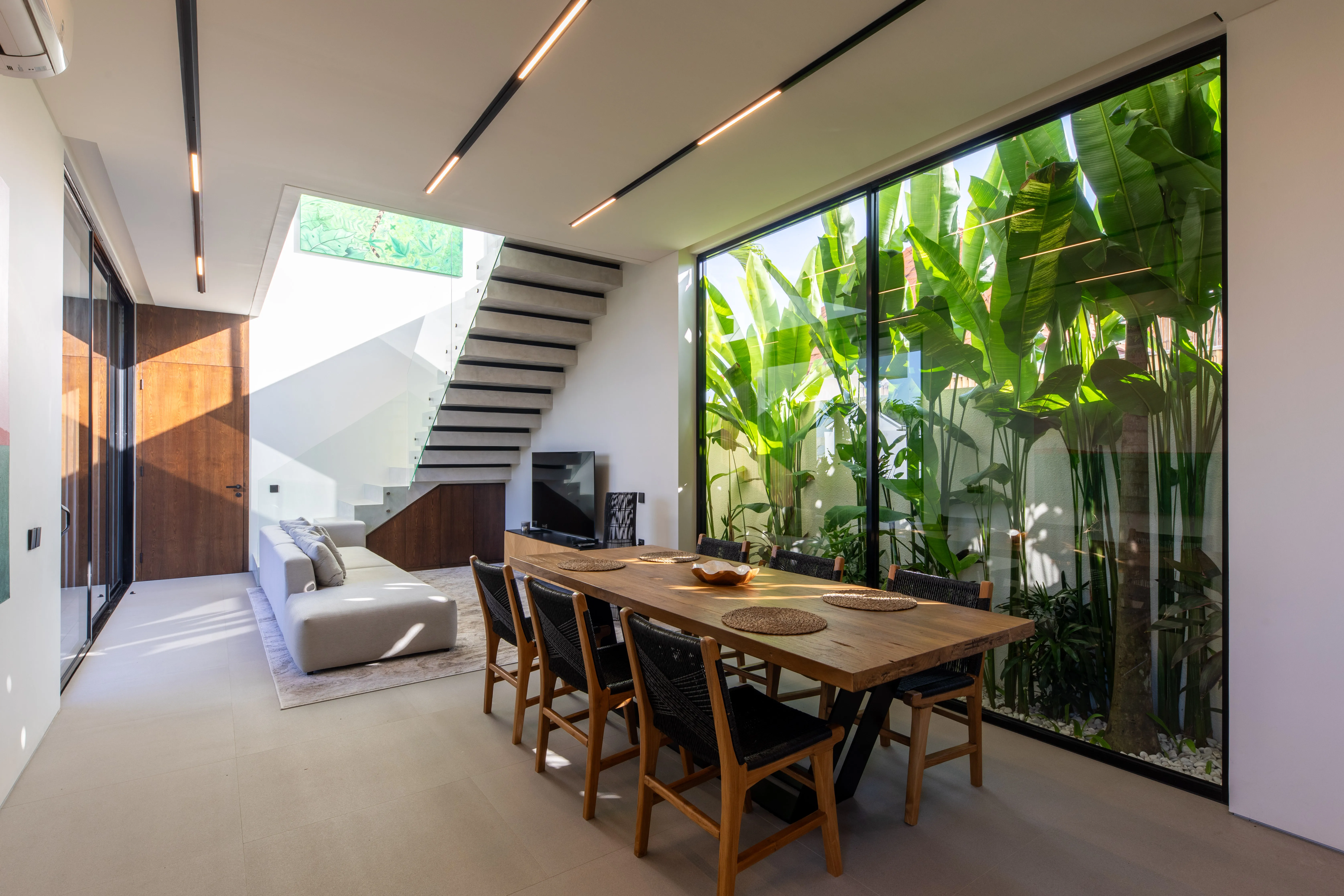 3-Bedroom Leasehold Villa with Rice Field View in North Canggu — image 1