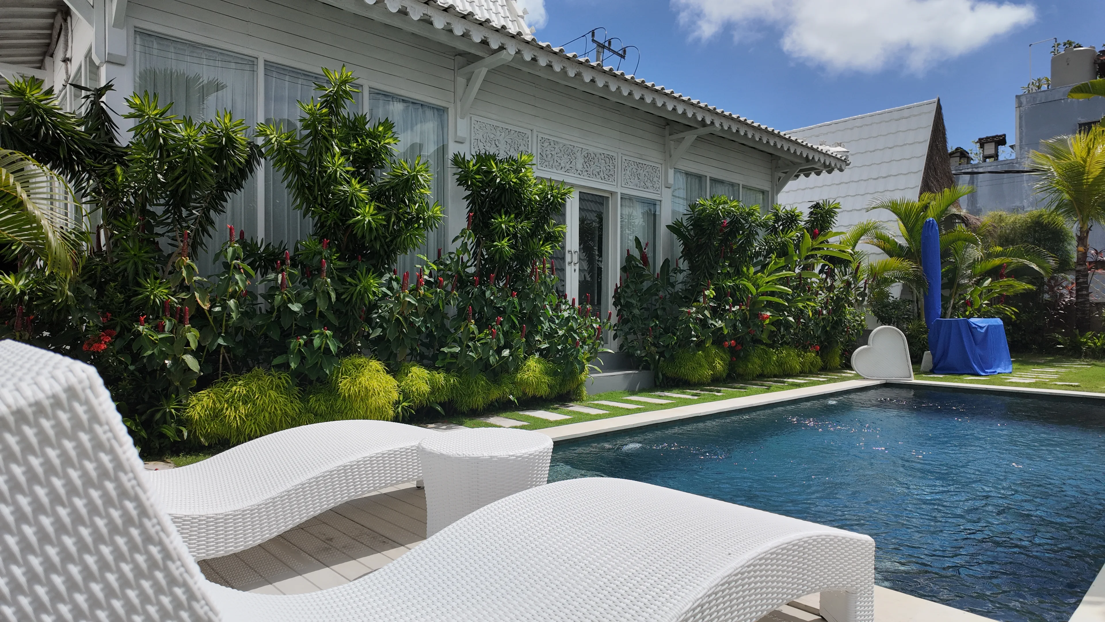 6-Bedroom Joglo-Style Villa with 5 Joglo Buildings in Tumbak Bayuh — image 1