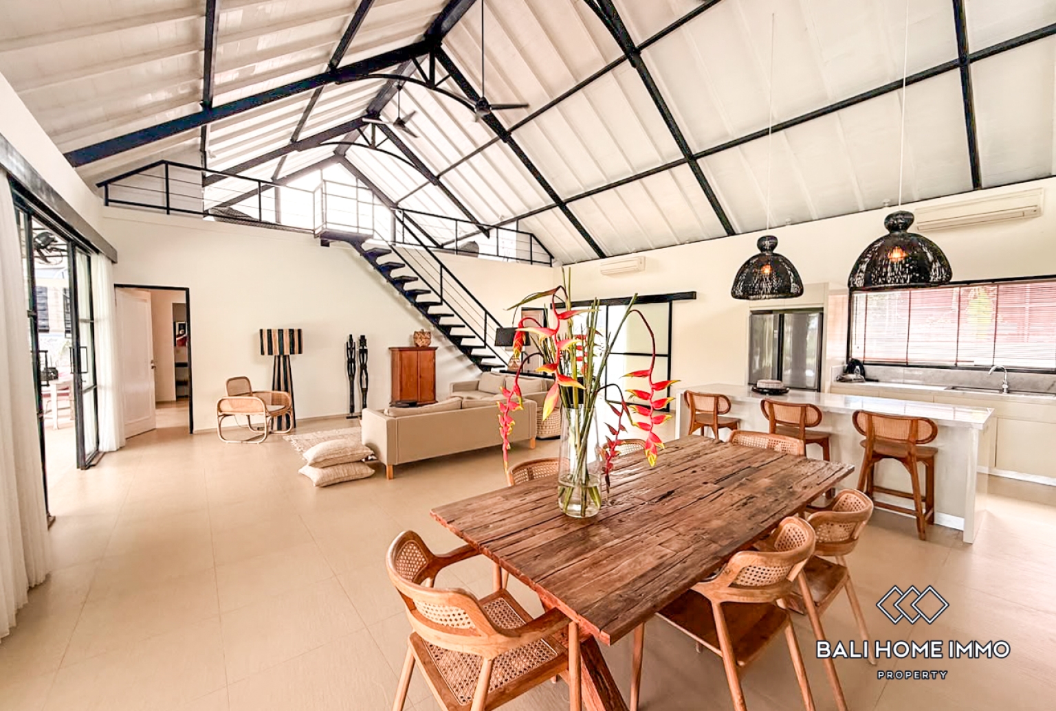 Spacious 3 Bedroom Family Villa For Rent in Canggu Berawa — image 5