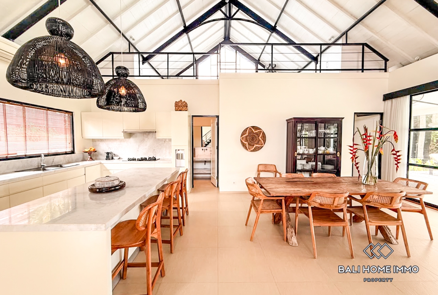 Spacious 3 Bedroom Family Villa For Rent in Canggu Berawa — image 6