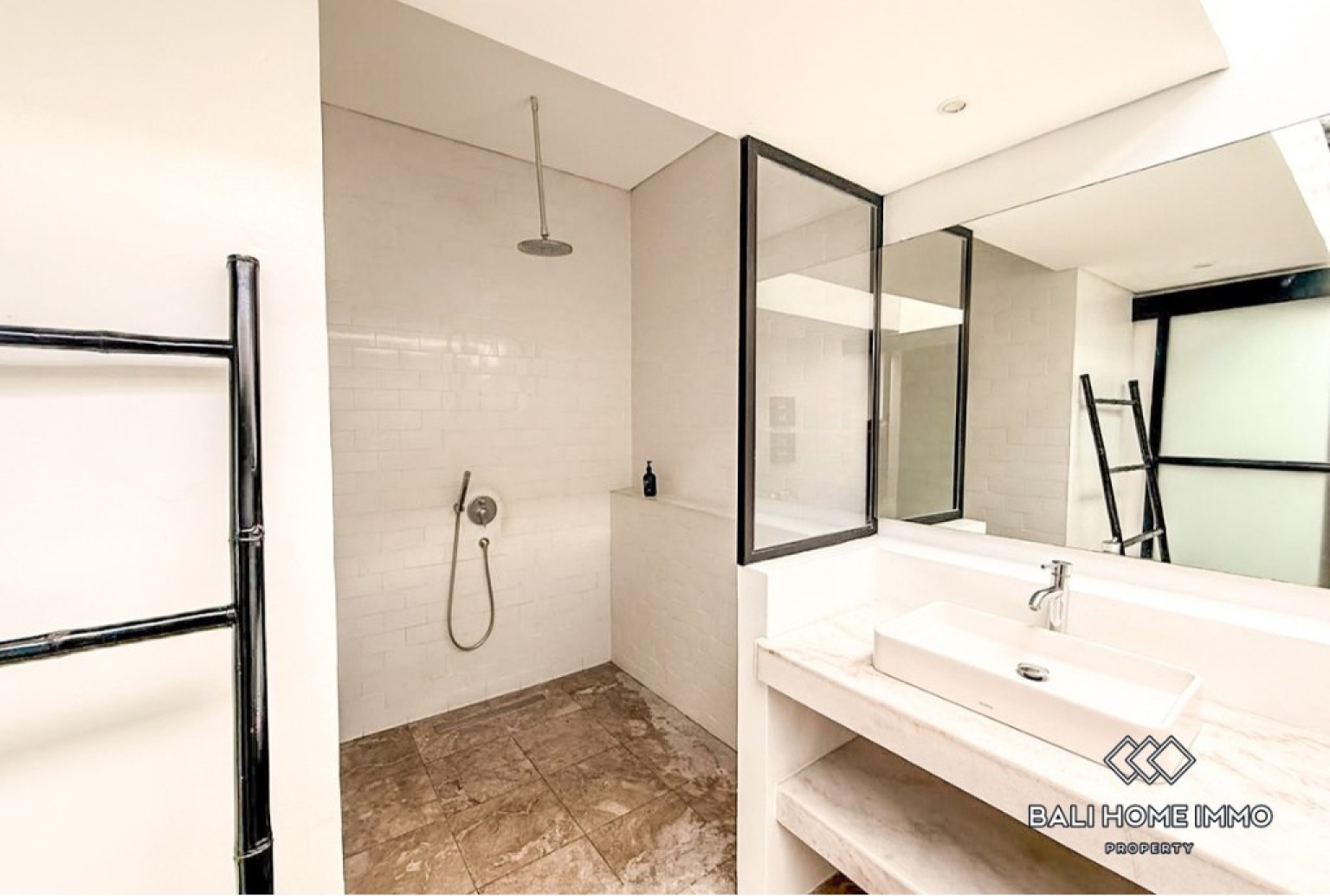 Spacious 3 Bedroom Family Villa For Rent in Canggu Berawa — image 15