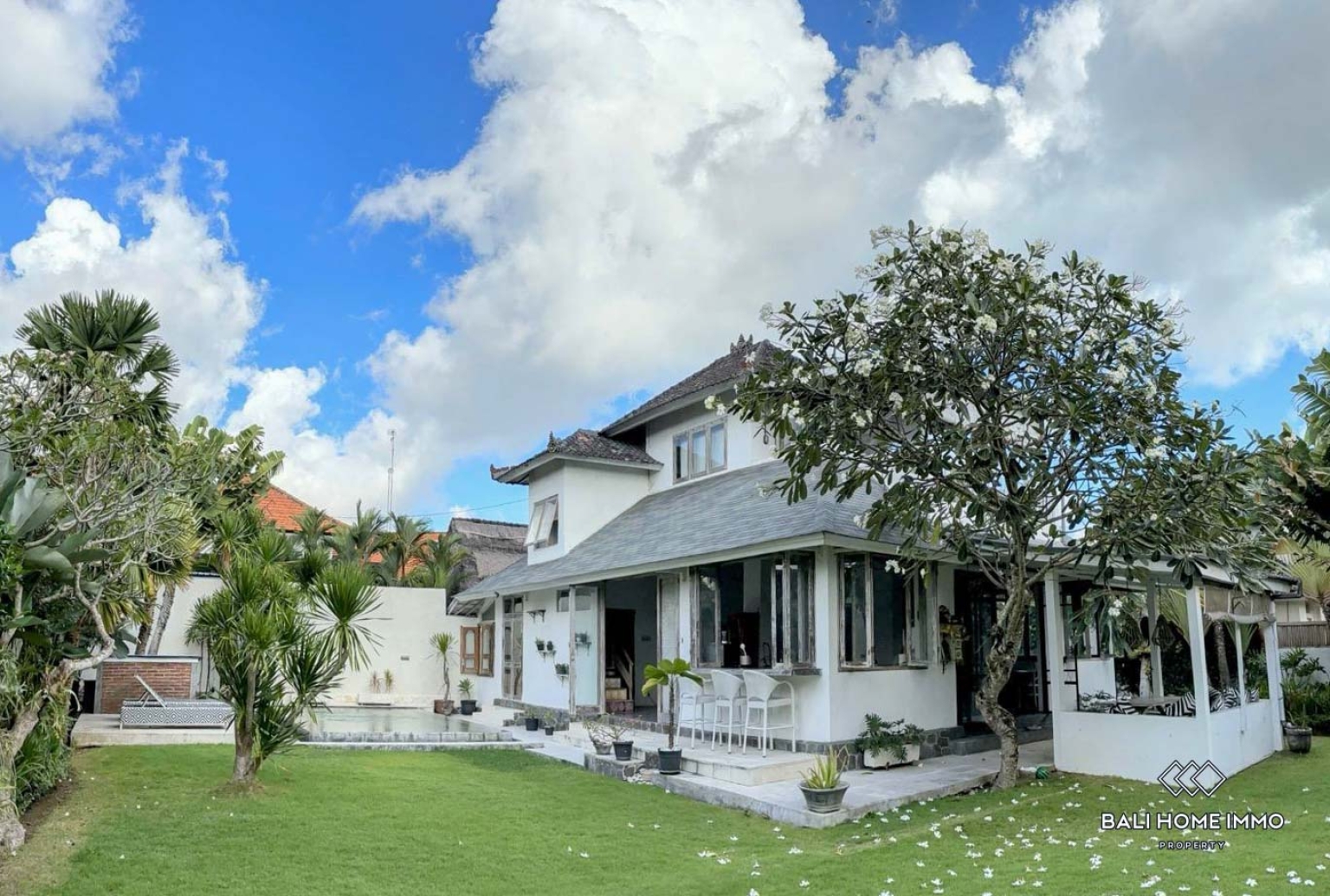 Spacious 3 Bedrooms villa for yearly rental in Bali Canggu Echo beach