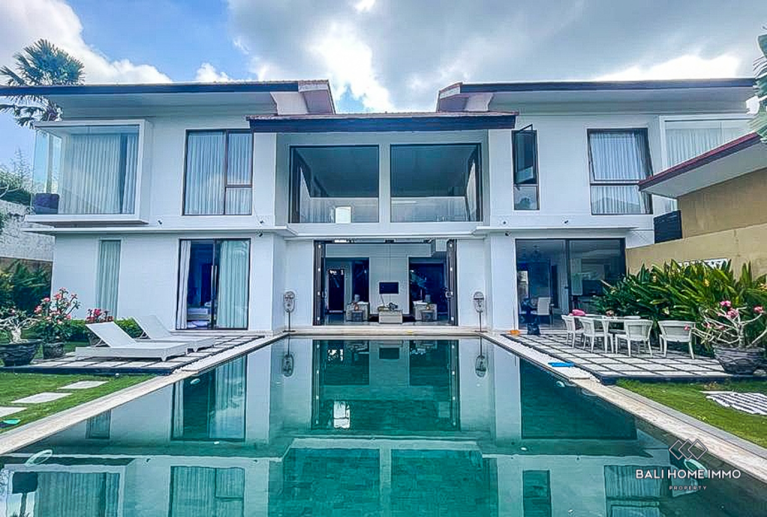 Spacious 4 bedroom villa for rent in Nyanyi Bali