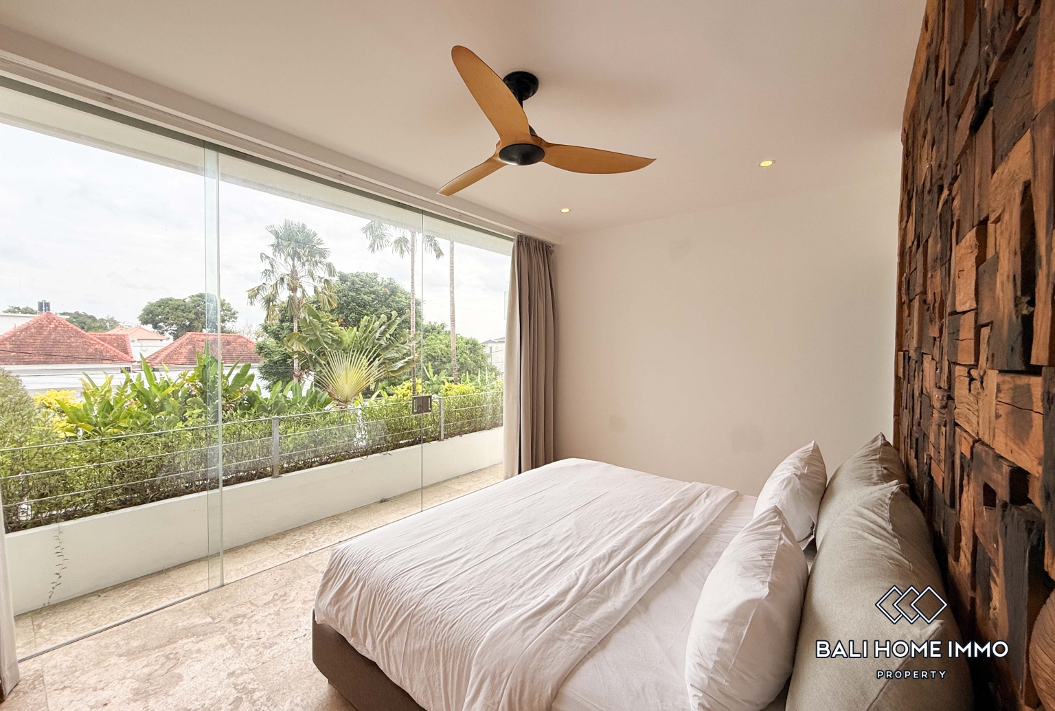 Spacious 5 Bedroom Family Villa For Rent in Canggu Residential Side — image 7